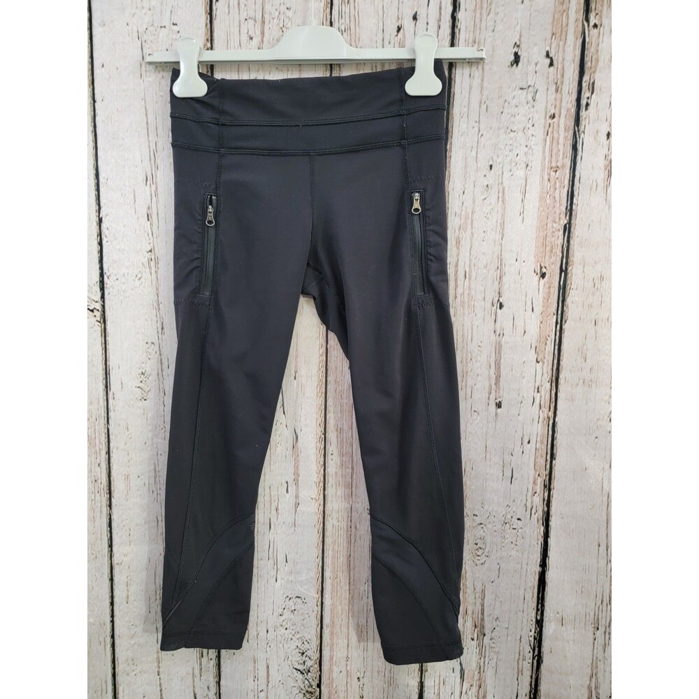 Lululemon Womens 4 Black 3/4 Length Workout Capri Leggings Yoga Pants EUC